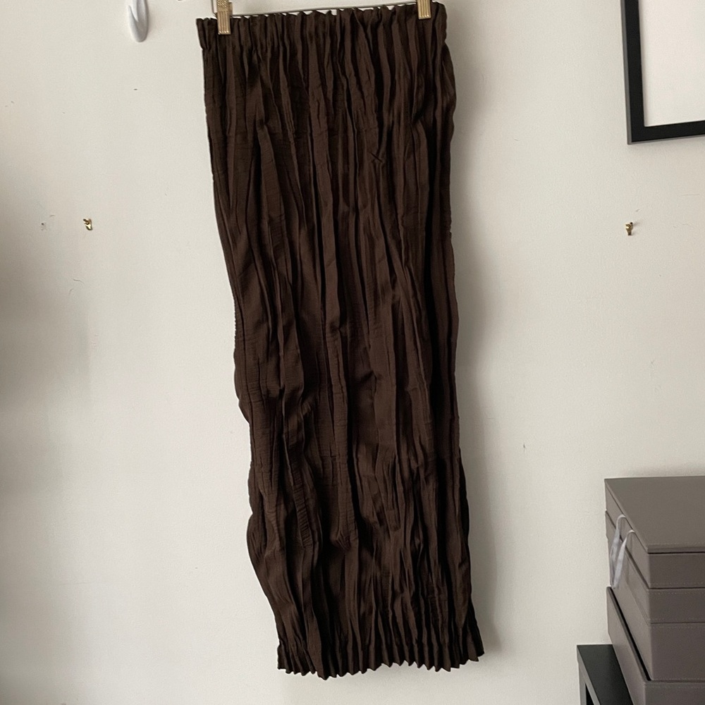 Stunning RAY London long brown pleated crinkle skirt,